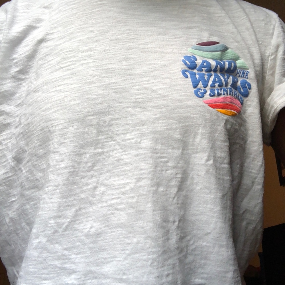 Pink sand waves tee